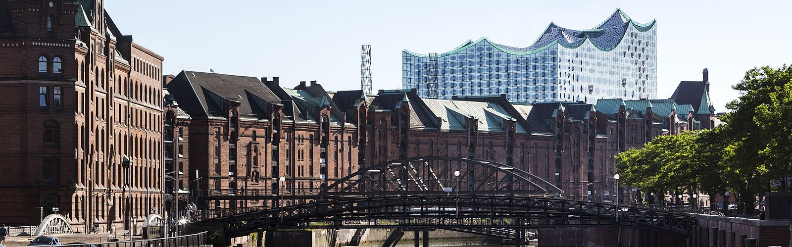 Hamburg Speicherstadt mit Elbphilharmonie