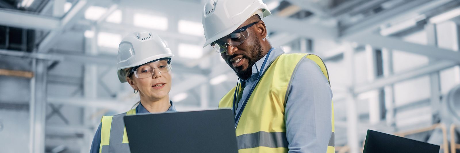 Personal de ingeniería en el trabajo