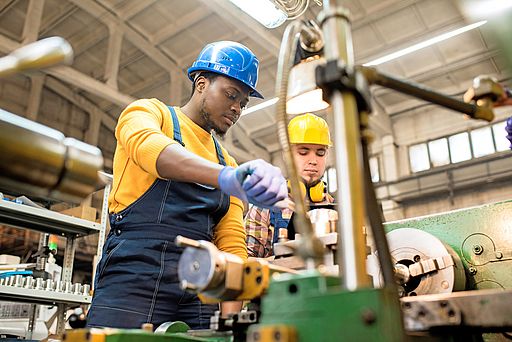 Ausländische Fachkraft am Arbeiten