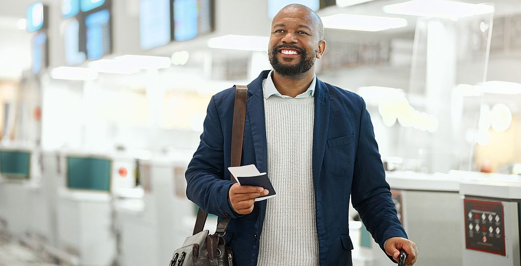 Homme avec un passeport