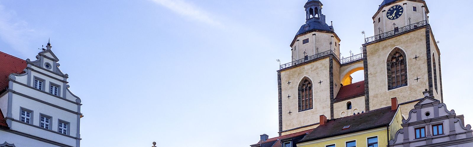 Lutherstadt Wittenberg mit Kirche im Hintergrund