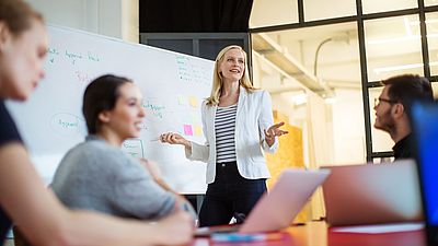 Grupo internacional en un curso de integración