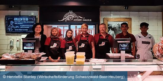 Team der Metzgerei Haller hinter der Theke