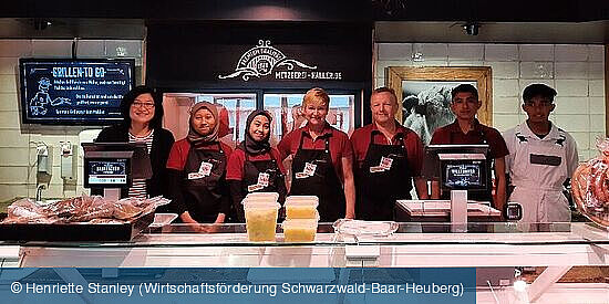 Team der Metzgerei Haller hinter der Theke
