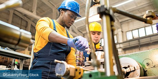 Fachkraft aus dem Ausland am Arbeiten